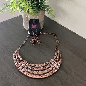 Paparazzi Copper tone necklace & Earring set 🌿🆕🌿 Retired Piece